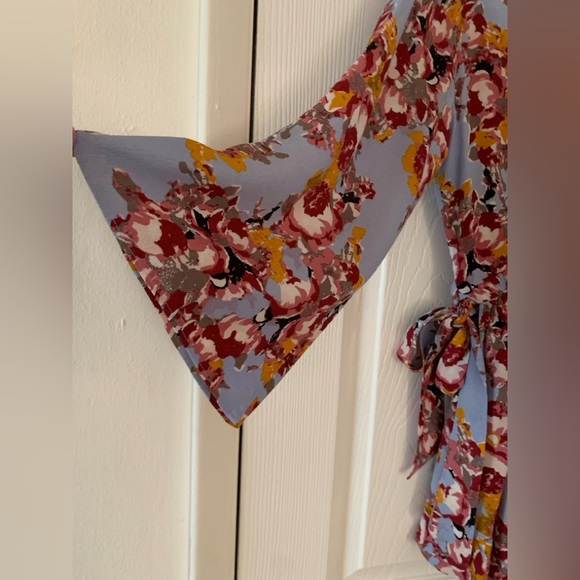 Astr Romper•Floral Print on Cornflower Blue Background•Flirty•Sz. S - Picture 3 of 9